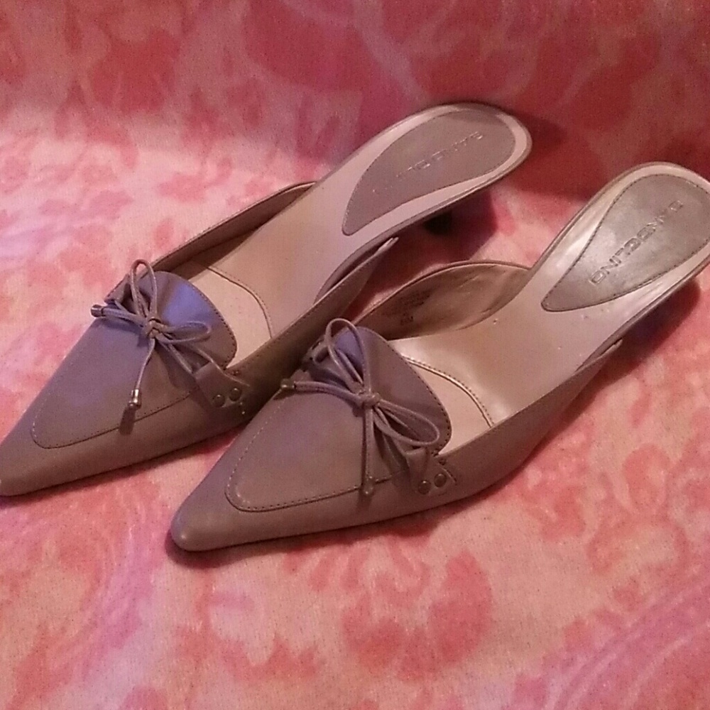 8.5M Bandolino Taupe Leather Mules